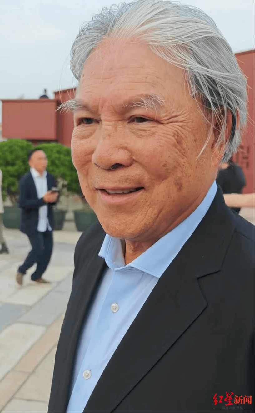 霍震霆：在阅兵仪式中<strong></p>
<p>飞利信 股票</strong>，看到了国家的国防能力和国家发展