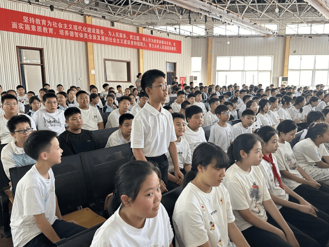 洛龙区开学第一堂法治课开讲啦<strong></p>
<p>飞利信 股票</strong>！