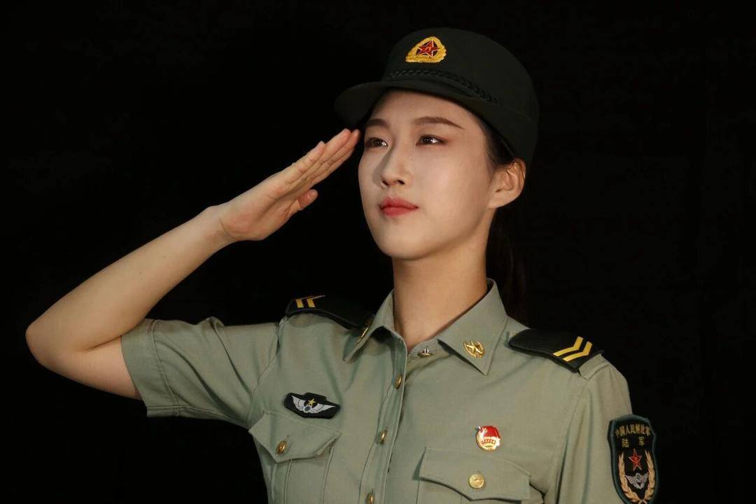 英姿飒爽！四川高校大四女生<strong></p>
<p>国泰君安股票</strong>，亮相九三阅兵方队