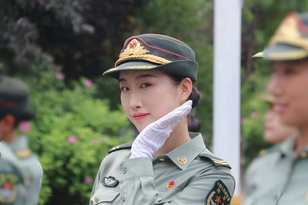 英姿飒爽！四川高校大四女生<strong></p>
<p>国泰君安股票</strong>，亮相九三阅兵方队