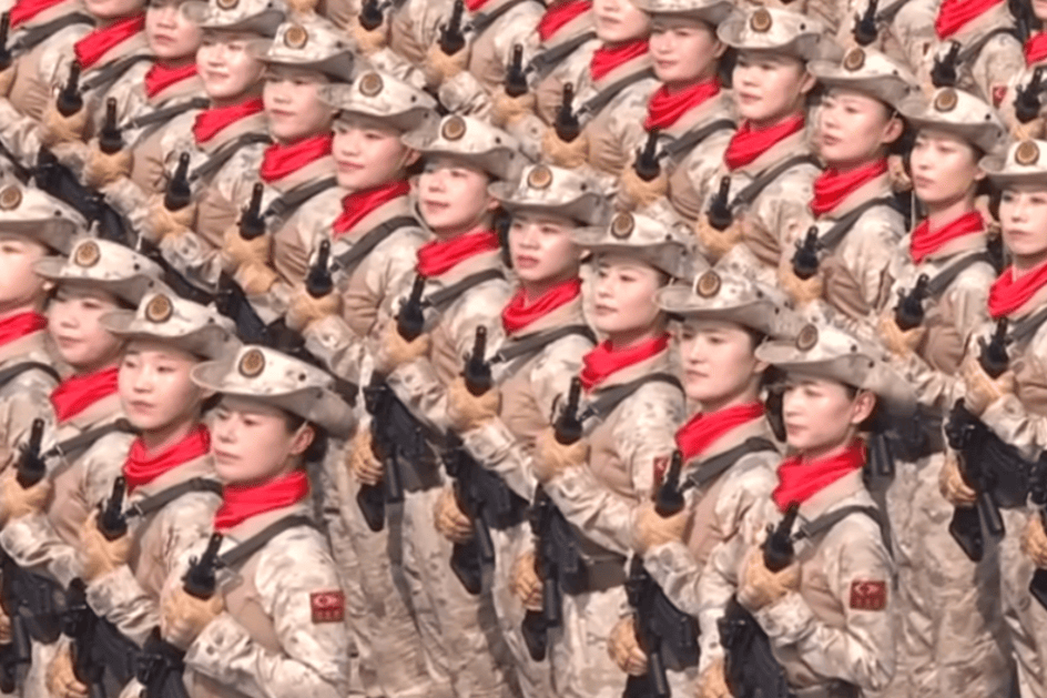 “民兵方队中一眼就认出了她<strong></p>
<p>国泰君安股票</strong>，我们的陈老师！”