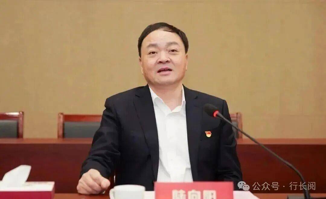 涉嫌严重违纪违法<strong></p>
<p>新疆股票</strong>，两家银行董事长同日被查！