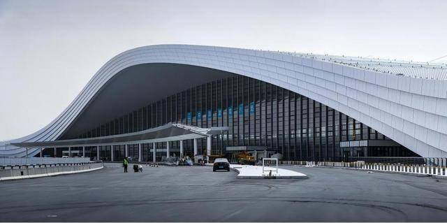 雷士照明点亮40+机场，见证中国民航迎光腾飞