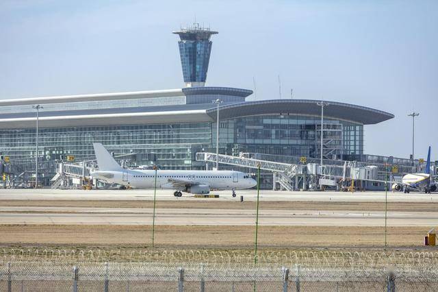 雷士照明点亮40+机场<strong></p>
<p>雷士照明股票</strong>,见证中国民航迎光腾飞