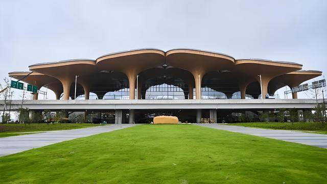 雷士照明点亮40+机场<strong></p>
<p>雷士照明股票</strong>,见证中国民航迎光腾飞