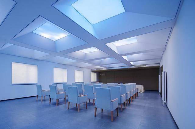 14年携手祝融奖<strong></p>
<p>雷士照明股票</strong>,雷士照明以光为媒,重塑“照明创新图鉴”