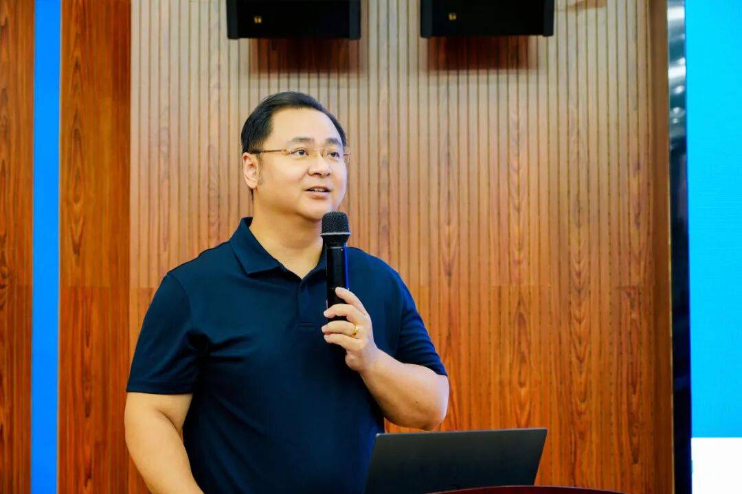 致敬数学巨匠<strong></p>
<p>基金知识</strong>，“知识就是力量·陈景润科学基金会攀峰行动”走进思明校园｜厦门市首批“领读者”荣誉证书颁发