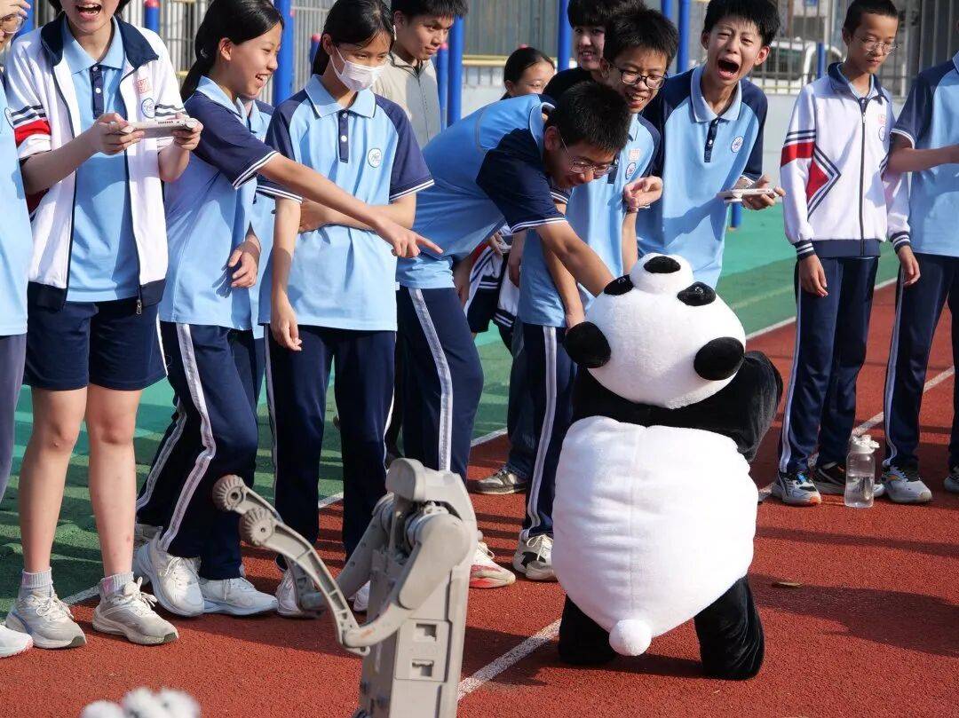 致敬数学巨匠<strong></p>
<p>基金知识</strong>，“知识就是力量·陈景润科学基金会攀峰行动”走进思明校园｜厦门市首批“领读者”荣誉证书颁发
