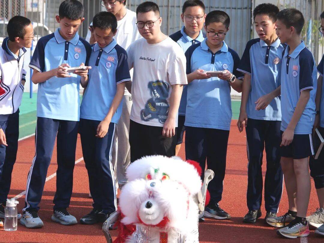 致敬数学巨匠<strong></p>
<p>基金知识</strong>，“知识就是力量·陈景润科学基金会攀峰行动”走进思明校园｜厦门市首批“领读者”荣誉证书颁发